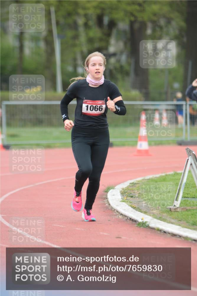 13.04.2025 - Hammer Lauf A. Gomolzig http://msf.ph/oto/7659830 13.04.2025 10:29:56 Ziel 305, 1066 meine-sportfotos.de
