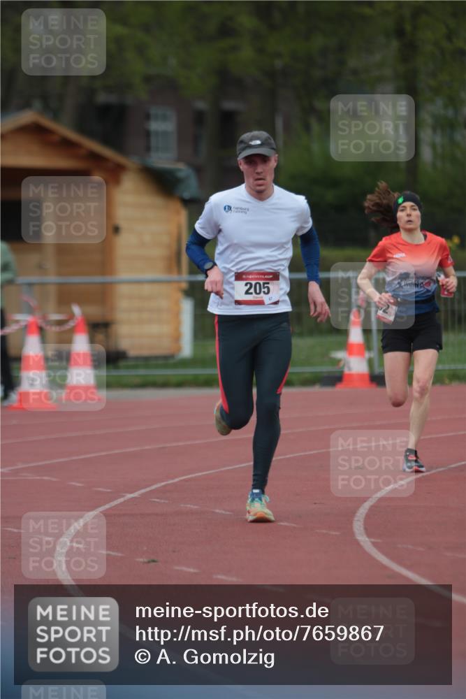 13.04.2025 - Hammer Lauf A. Gomolzig http://msf.ph/oto/7659867 13.04.2025 10:30:28 Ziel 205, 692, 1077, 1959 meine-sportfotos.de