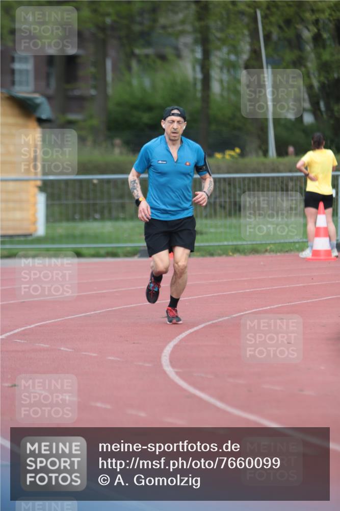 13.04.2025 - Hammer Lauf A. Gomolzig http://msf.ph/oto/7660099 13.04.2025 10:34:06 Ziel 239, 729, 1197, 1286 meine-sportfotos.de