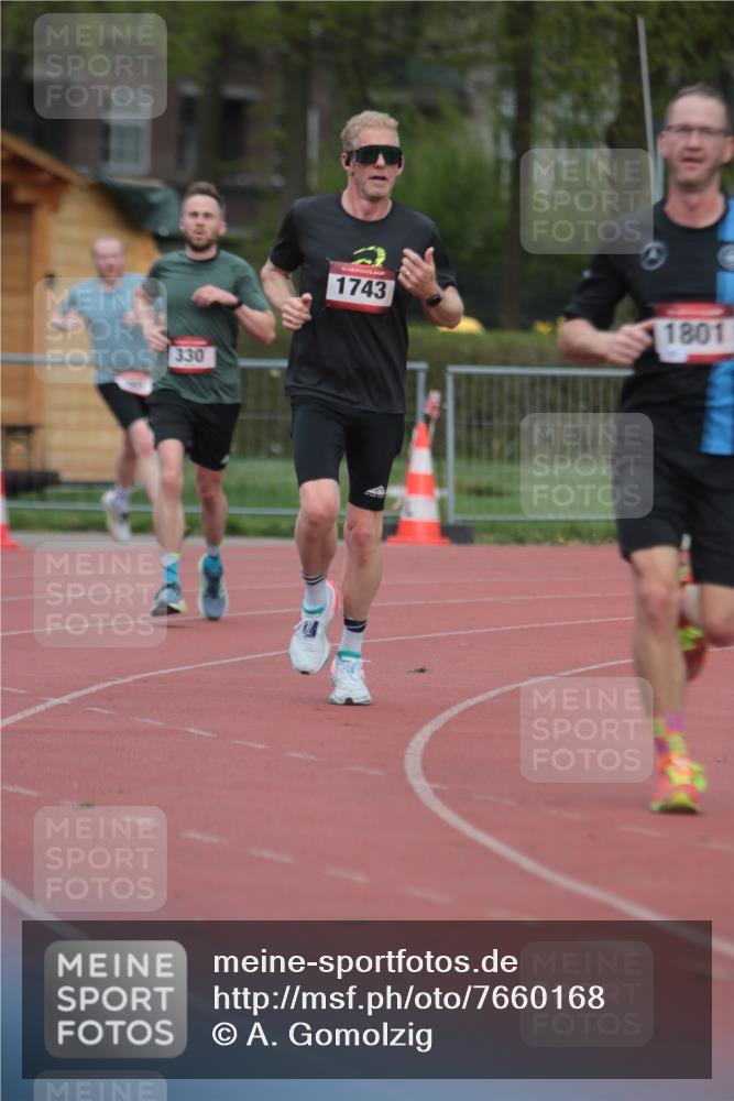 13.04.2025 - Hammer Lauf A. Gomolzig http://msf.ph/oto/7660168 13.04.2025 10:34:34 Ziel 330, 383, 1743, 1801 meine-sportfotos.de