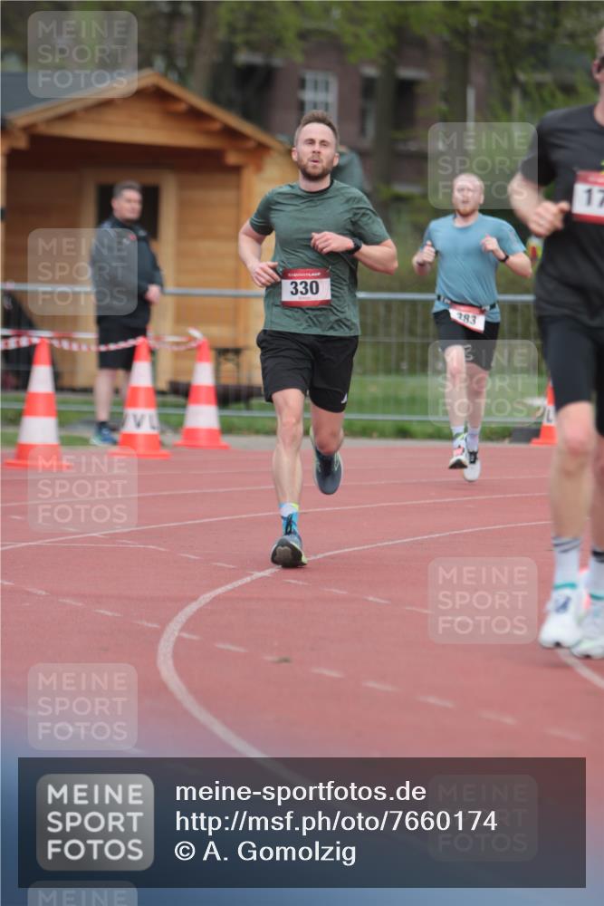 13.04.2025 - Hammer Lauf A. Gomolzig http://msf.ph/oto/7660174 13.04.2025 10:34:35 Ziel 330, 383, 1743, 1801 meine-sportfotos.de