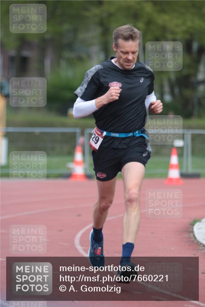 13.04.2025 - Hammer Lauf A. Gomolzig http://msf.ph/oto/7660221 13.04.2025 10:35:07 Ziel 1229, 1714, 1716 meine-sportfotos.de