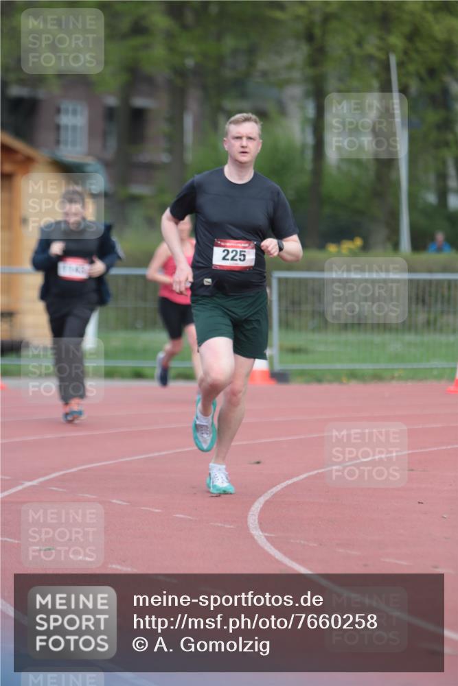 13.04.2025 - Hammer Lauf A. Gomolzig http://msf.ph/oto/7660258 13.04.2025 10:35:31 Ziel 255, 740, 1143, 1944 meine-sportfotos.de
