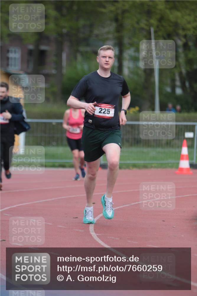 13.04.2025 - Hammer Lauf A. Gomolzig http://msf.ph/oto/7660259 13.04.2025 10:35:32 Ziel 255, 740, 1143, 1944, 1949 meine-sportfotos.de