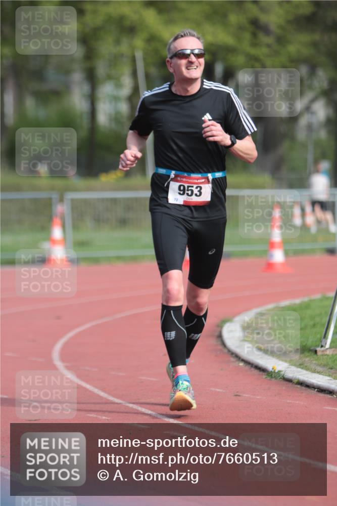 13.04.2025 - Hammer Lauf A. Gomolzig http://msf.ph/oto/7660513 13.04.2025 10:38:16 Ziel 131, 953, 956 meine-sportfotos.de