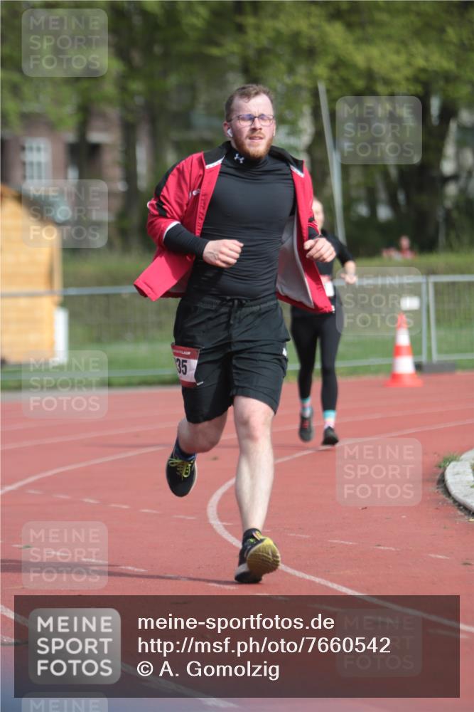 13.04.2025 - Hammer Lauf A. Gomolzig http://msf.ph/oto/7660542 13.04.2025 10:38:27 Ziel 450, 935 meine-sportfotos.de