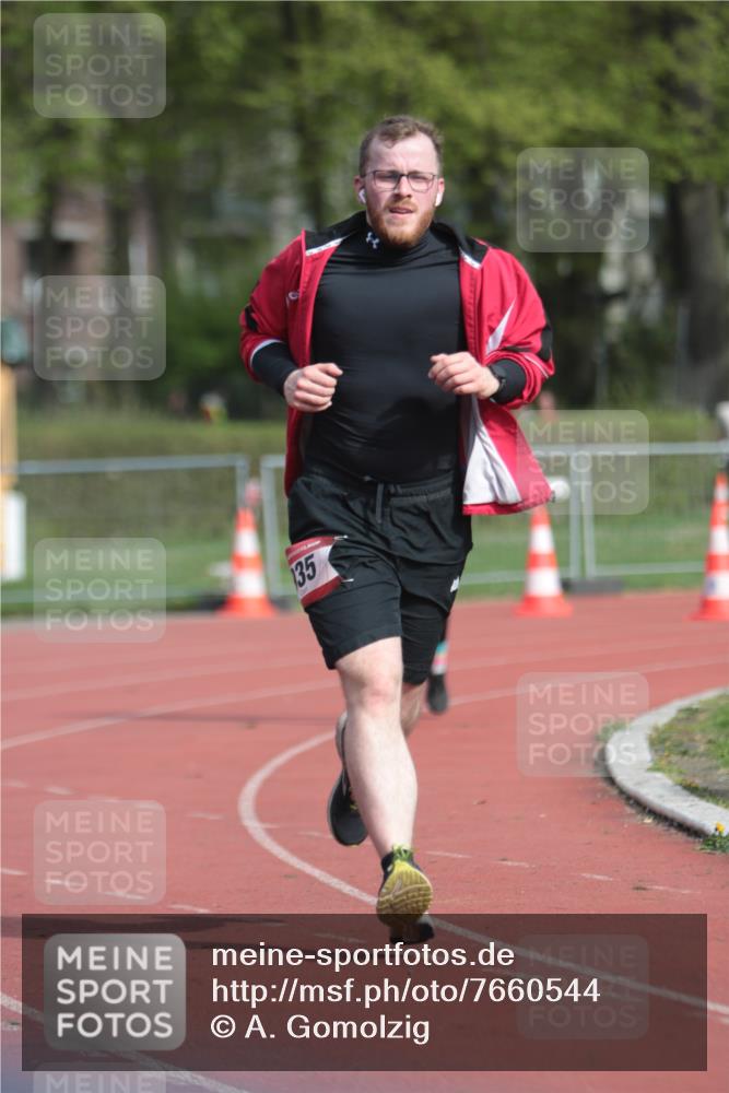 13.04.2025 - Hammer Lauf A. Gomolzig http://msf.ph/oto/7660544 13.04.2025 10:38:28 Ziel 450, 935 meine-sportfotos.de