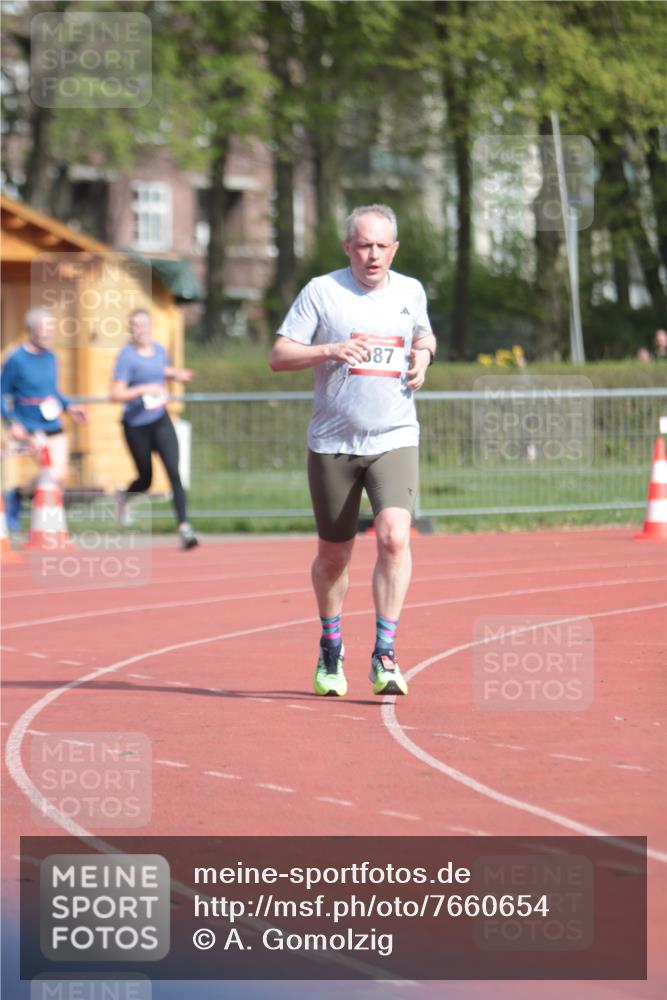 13.04.2025 - Hammer Lauf A. Gomolzig http://msf.ph/oto/7660654 13.04.2025 10:39:19 Ziel 387, 646, 904 meine-sportfotos.de