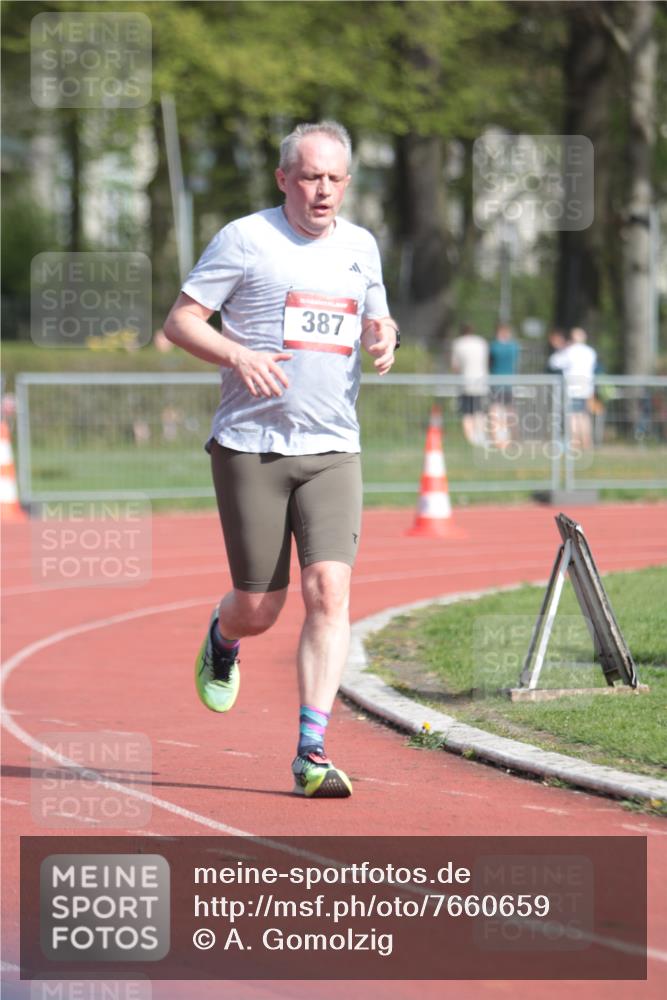 13.04.2025 - Hammer Lauf A. Gomolzig http://msf.ph/oto/7660659 13.04.2025 10:39:21 Ziel 387, 646, 904 meine-sportfotos.de