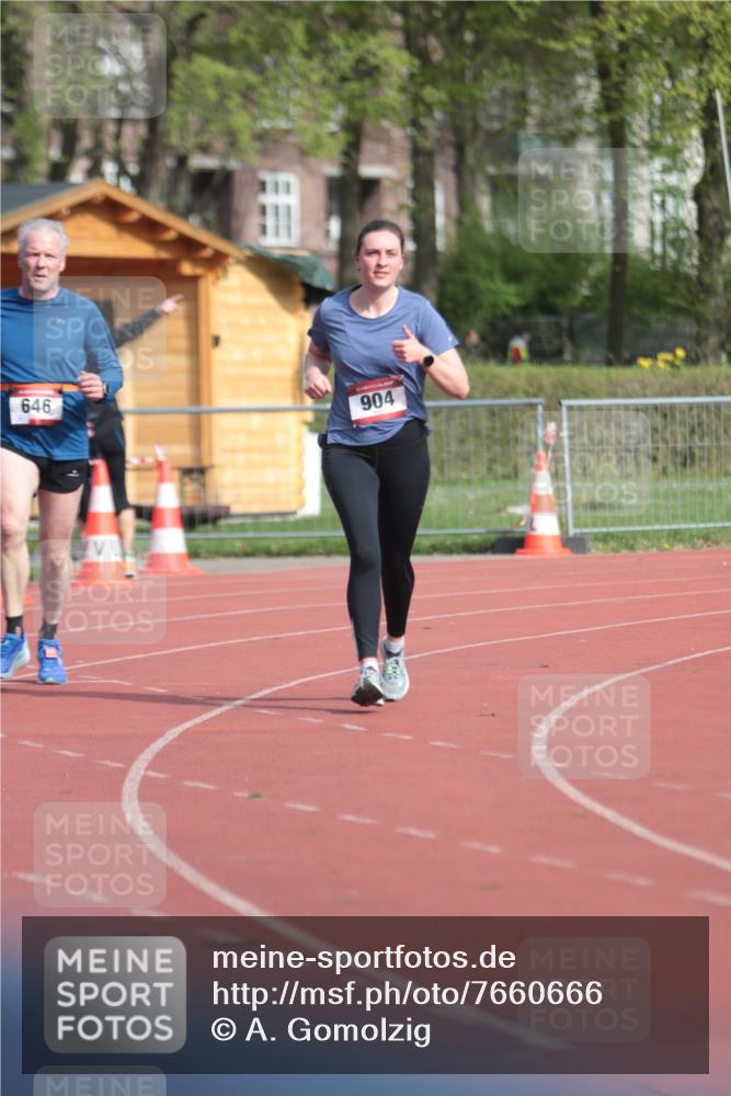 13.04.2025 - Hammer Lauf A. Gomolzig http://msf.ph/oto/7660666 13.04.2025 10:39:25 Ziel 449, 646, 904 meine-sportfotos.de