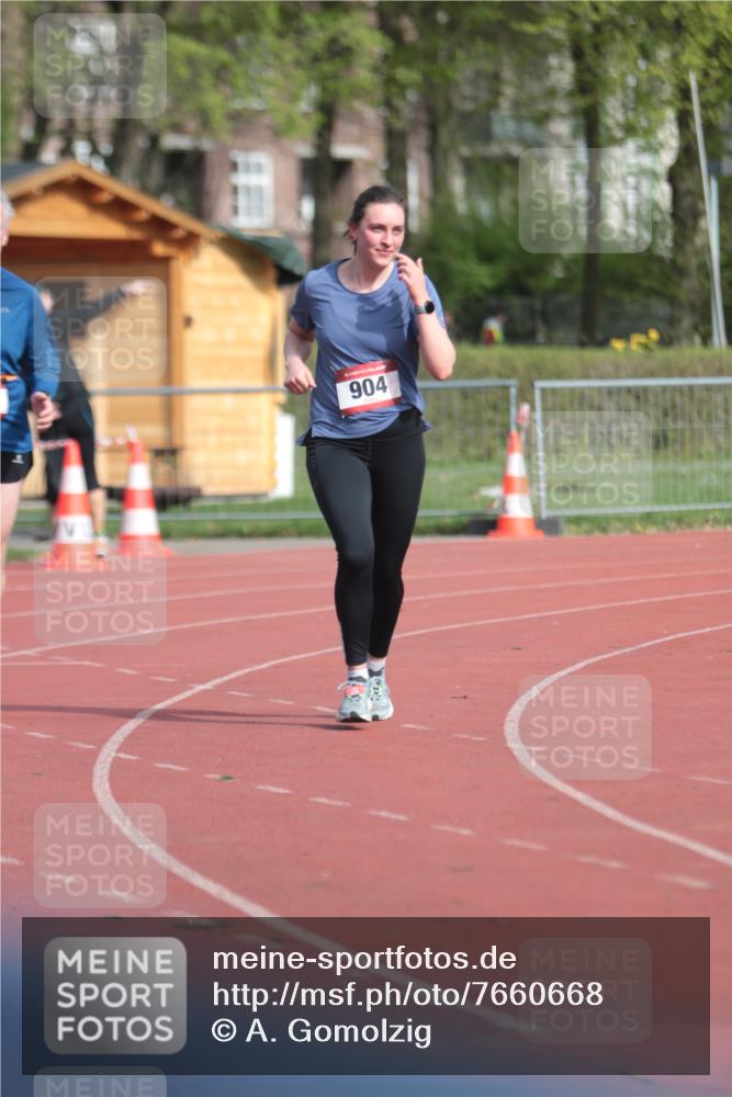 13.04.2025 - Hammer Lauf A. Gomolzig http://msf.ph/oto/7660668 13.04.2025 10:39:25 Ziel 449, 646, 904 meine-sportfotos.de