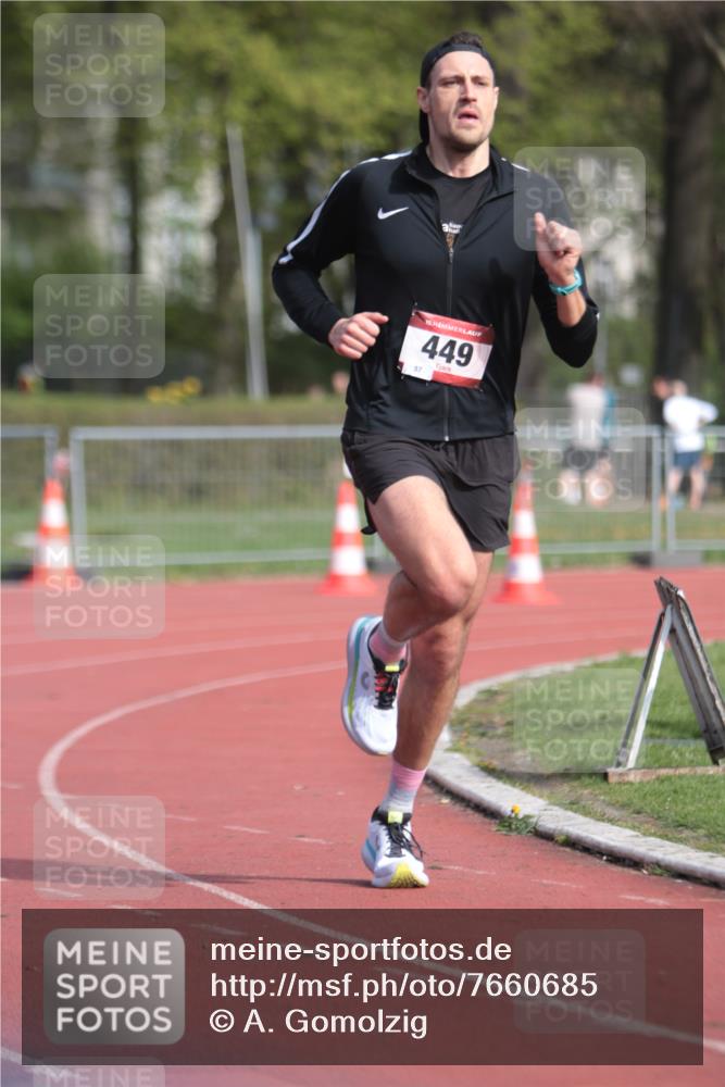 13.04.2025 - Hammer Lauf A. Gomolzig http://msf.ph/oto/7660685 13.04.2025 10:39:33 Ziel 438, 824, 839 meine-sportfotos.de