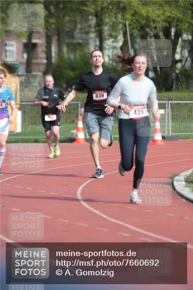 13.04.2025 - Hammer Lauf A. Gomolzig http://msf.ph/oto/7660692 13.04.2025 10:39:40 Ziel 210, 438, 824, 839 meine-sportfotos.de