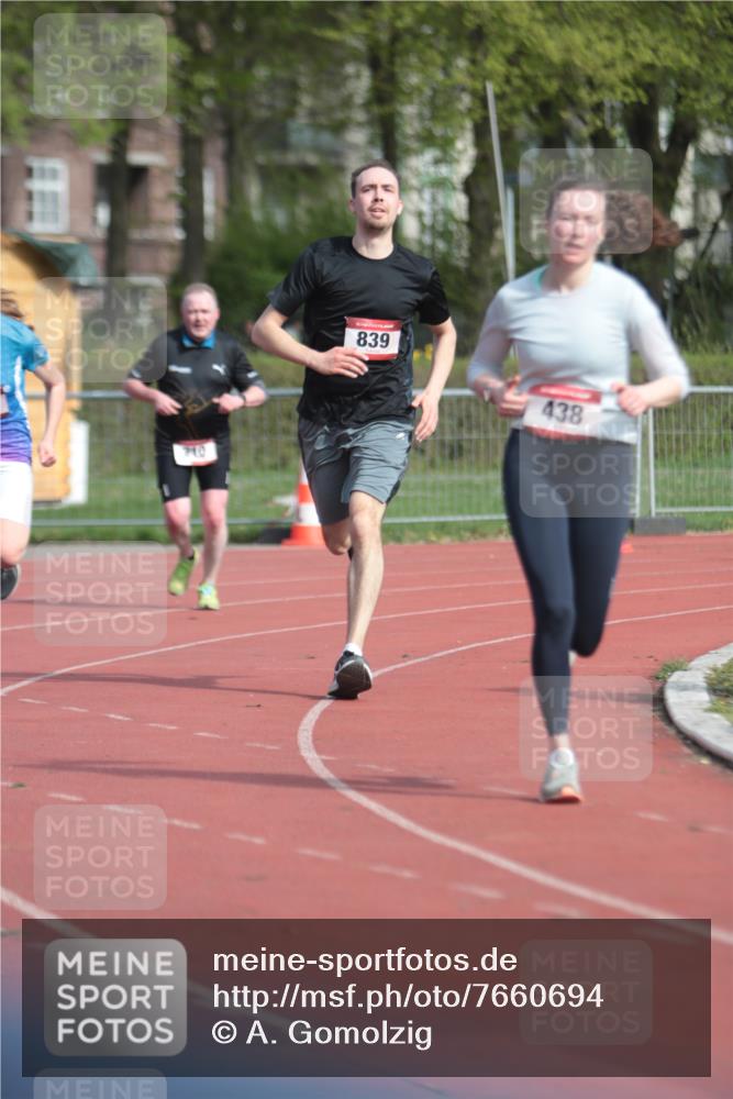 13.04.2025 - Hammer Lauf A. Gomolzig http://msf.ph/oto/7660694 13.04.2025 10:39:40 Ziel 210, 438, 824, 839 meine-sportfotos.de
