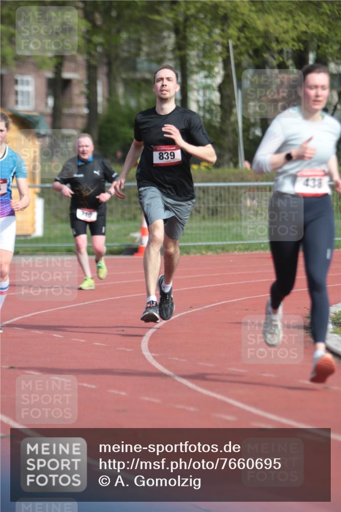13.04.2025 - Hammer Lauf A. Gomolzig http://msf.ph/oto/7660695 13.04.2025 10:39:40 Ziel 210, 438, 824, 839 meine-sportfotos.de