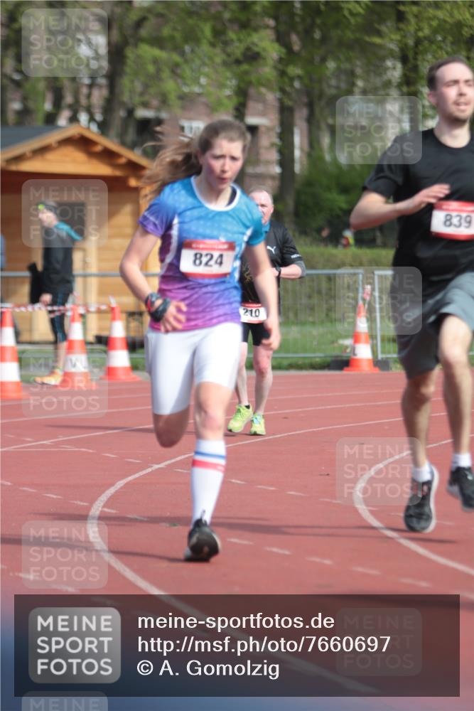 13.04.2025 - Hammer Lauf A. Gomolzig http://msf.ph/oto/7660697 13.04.2025 10:39:42 Ziel 210, 438, 839 meine-sportfotos.de