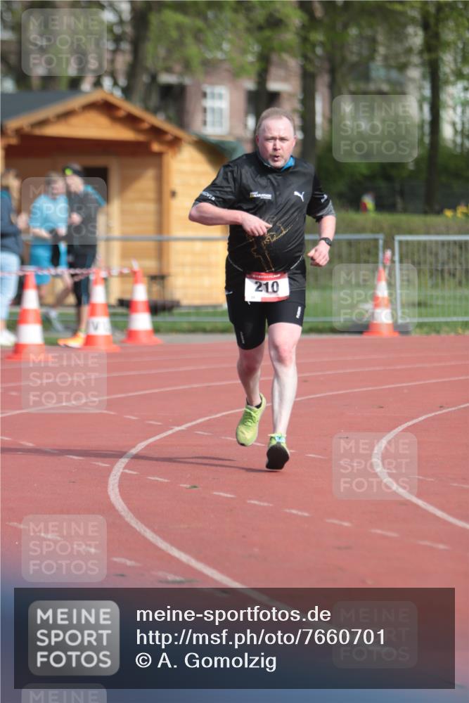 13.04.2025 - Hammer Lauf A. Gomolzig http://msf.ph/oto/7660701 13.04.2025 10:39:44 Ziel 210, 1351, 1938 meine-sportfotos.de