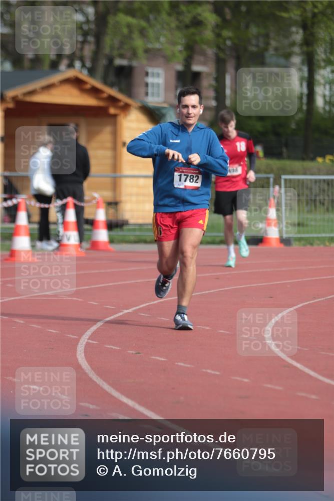 13.04.2025 - Hammer Lauf A. Gomolzig http://msf.ph/oto/7660795 13.04.2025 10:40:43 Ziel 498, 520, 1778, 1782 meine-sportfotos.de
