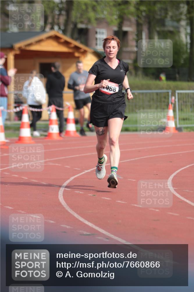 13.04.2025 - Hammer Lauf A. Gomolzig http://msf.ph/oto/7660866 13.04.2025 10:41:41 Ziel 906, 1988 meine-sportfotos.de