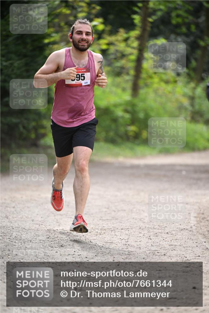 13.04.2025 - Hammer Lauf Dr. Thomas Lammeyer http://msf.ph/oto/7661344 13.04.2025 11:26:23 Laufen 95, 220 meine-sportfotos.de
