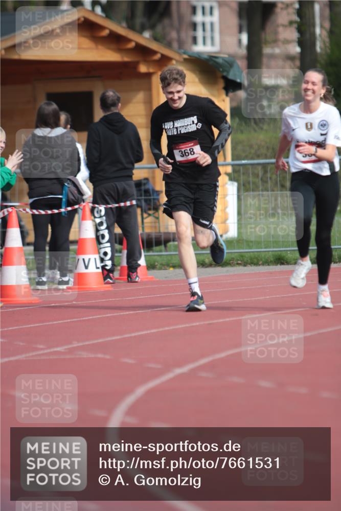 13.04.2025 - Hammer Lauf A. Gomolzig http://msf.ph/oto/7661531 13.04.2025 10:49:46 Ziel 365, 368 meine-sportfotos.de