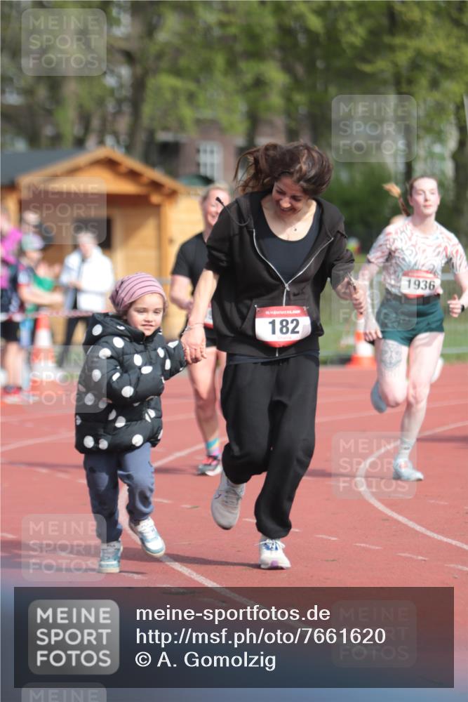 13.04.2025 - Hammer Lauf A. Gomolzig http://msf.ph/oto/7661620 13.04.2025 10:50:23 Ziel 182, 966, 1933, 1936 meine-sportfotos.de