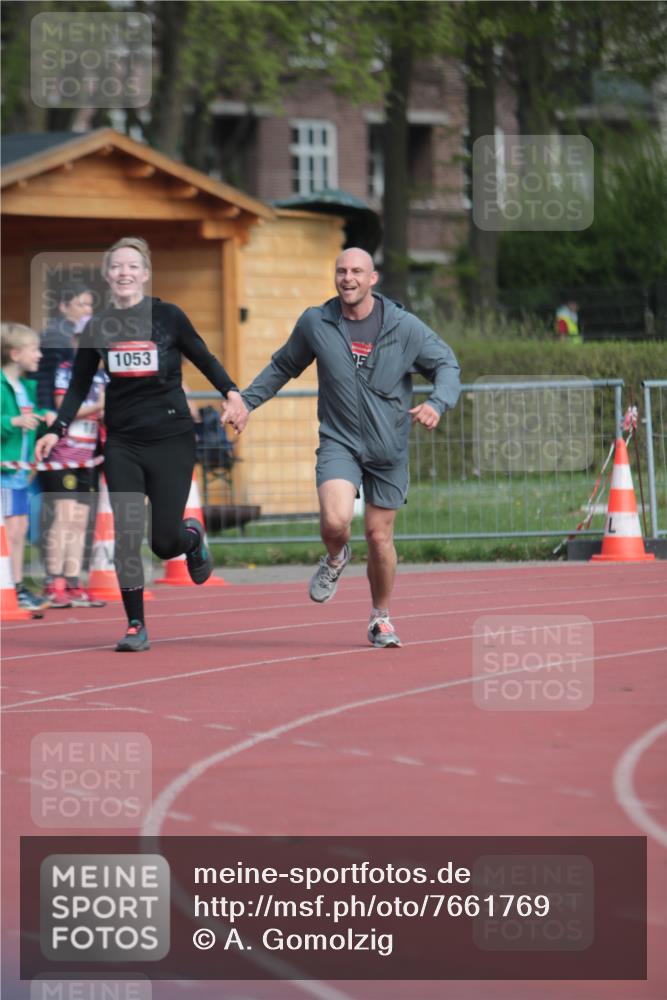 13.04.2025 - Hammer Lauf A. Gomolzig http://msf.ph/oto/7661769 13.04.2025 10:51:53 Ziel 1053, 1054 meine-sportfotos.de