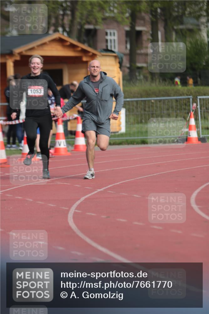 13.04.2025 - Hammer Lauf A. Gomolzig http://msf.ph/oto/7661770 13.04.2025 10:51:54 Ziel 1053, 1054 meine-sportfotos.de