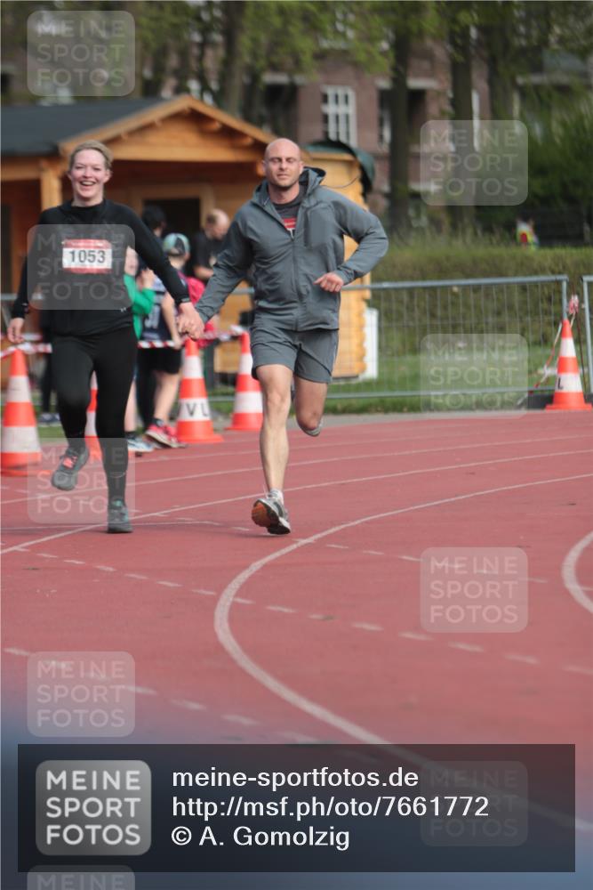 13.04.2025 - Hammer Lauf A. Gomolzig http://msf.ph/oto/7661772 13.04.2025 10:51:55 Ziel 1053, 1054 meine-sportfotos.de