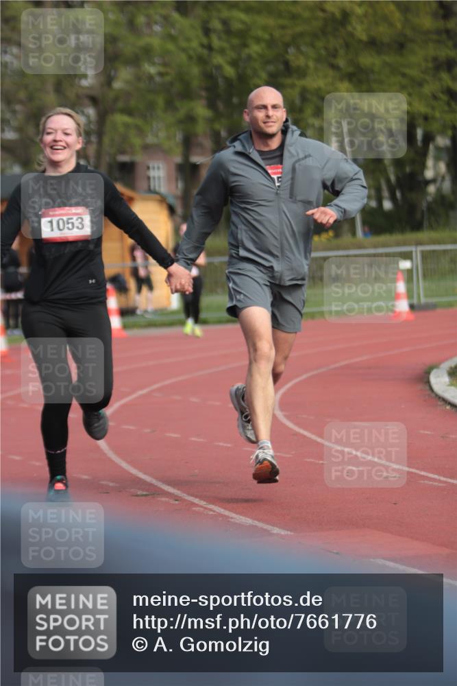 13.04.2025 - Hammer Lauf A. Gomolzig http://msf.ph/oto/7661776 13.04.2025 10:51:58 Ziel 666, 1053, 1054 meine-sportfotos.de