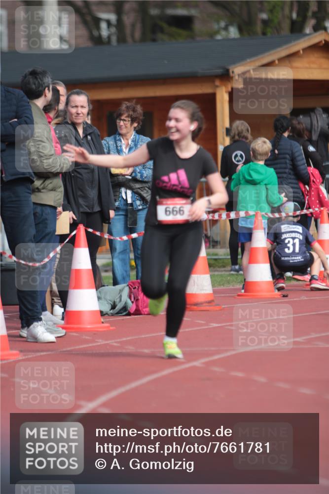 13.04.2025 - Hammer Lauf A. Gomolzig http://msf.ph/oto/7661781 13.04.2025 10:52:03 Ziel 562, 666, 922 meine-sportfotos.de