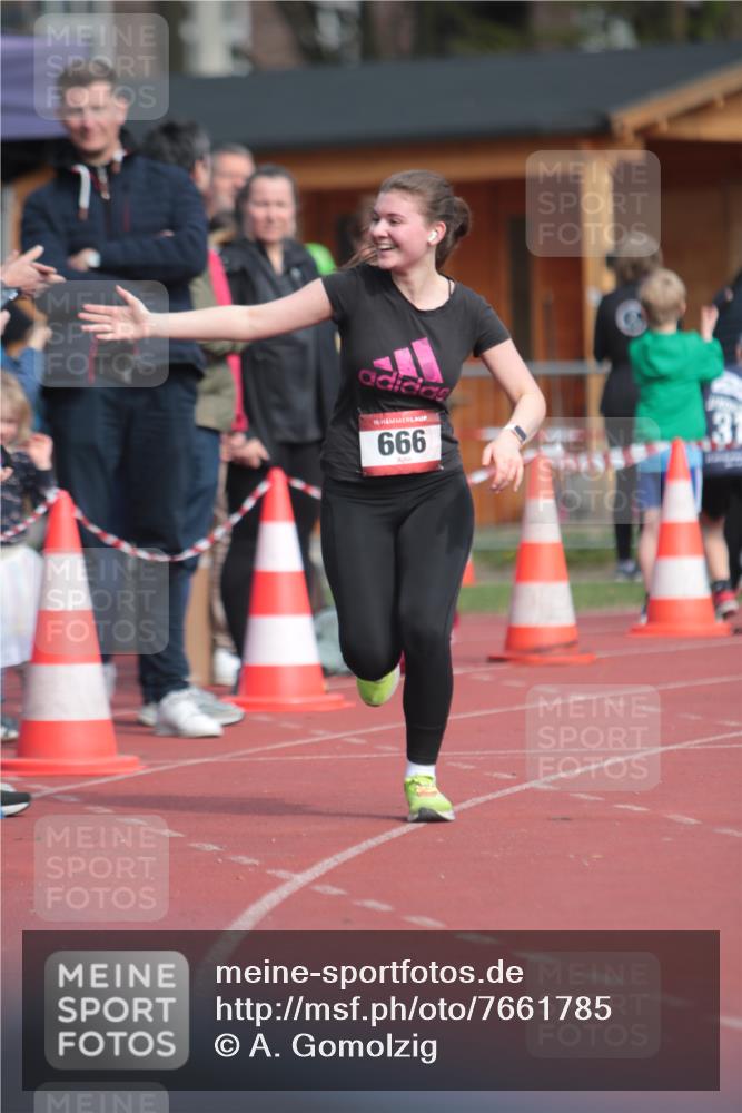 13.04.2025 - Hammer Lauf A. Gomolzig http://msf.ph/oto/7661785 13.04.2025 10:52:03 Ziel 562, 666, 922 meine-sportfotos.de