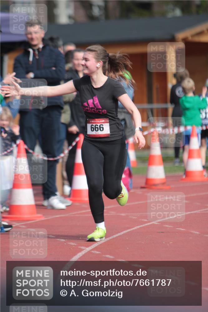 13.04.2025 - Hammer Lauf A. Gomolzig http://msf.ph/oto/7661787 13.04.2025 10:52:03 Ziel 562, 666, 922 meine-sportfotos.de