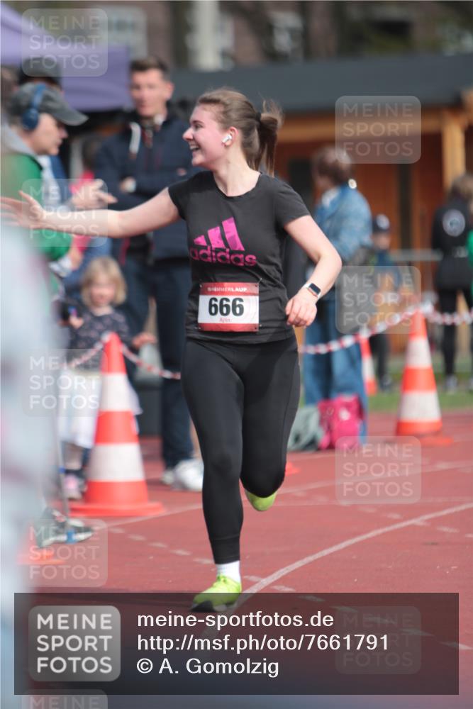 13.04.2025 - Hammer Lauf A. Gomolzig http://msf.ph/oto/7661791 13.04.2025 10:52:04 Ziel 562, 666, 922 meine-sportfotos.de