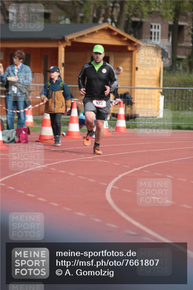 13.04.2025 - Hammer Lauf A. Gomolzig http://msf.ph/oto/7661807 13.04.2025 10:52:09 Ziel 562, 922 meine-sportfotos.de