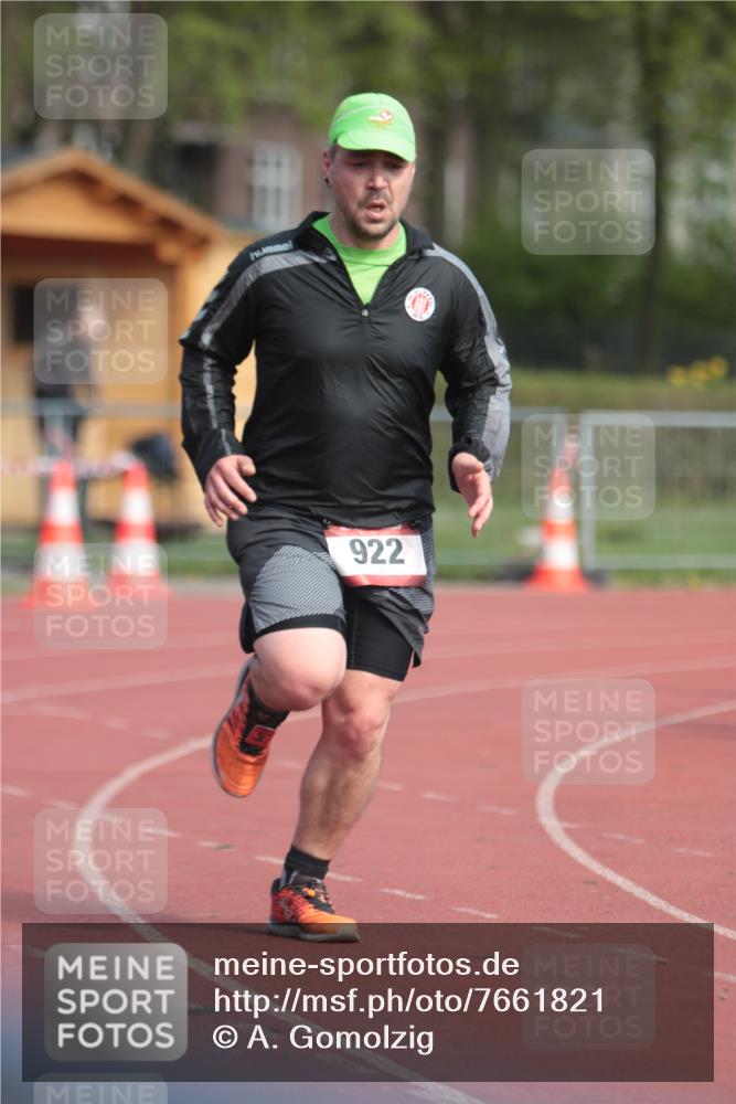 13.04.2025 - Hammer Lauf A. Gomolzig http://msf.ph/oto/7661821 13.04.2025 10:52:13 Ziel 922 meine-sportfotos.de