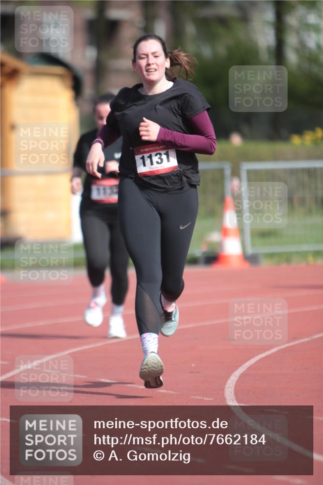 13.04.2025 - Hammer Lauf A. Gomolzig http://msf.ph/oto/7662184 13.04.2025 10:57:17 Ziel 1131, 1132 meine-sportfotos.de