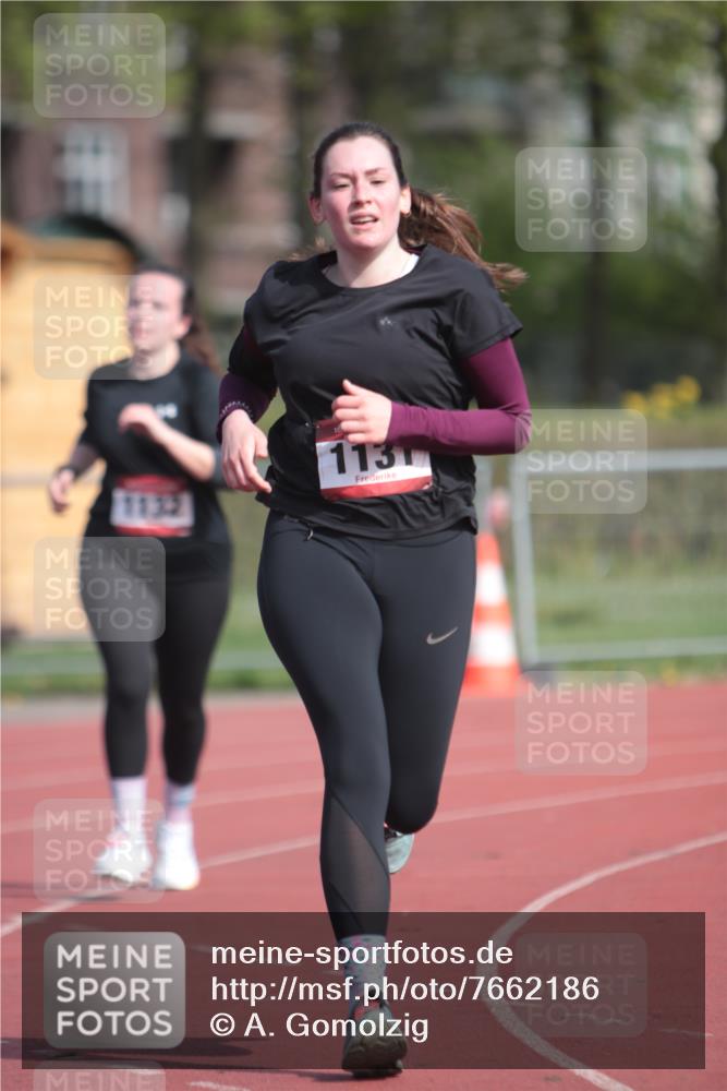 13.04.2025 - Hammer Lauf A. Gomolzig http://msf.ph/oto/7662186 13.04.2025 10:57:17 Ziel 1131, 1132 meine-sportfotos.de