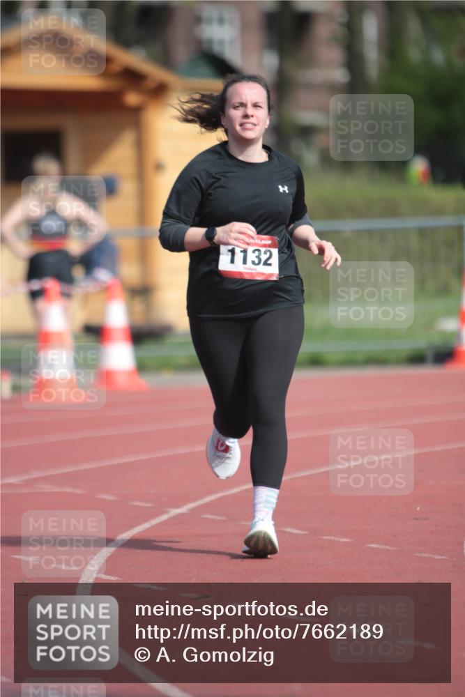 13.04.2025 - Hammer Lauf A. Gomolzig http://msf.ph/oto/7662189 13.04.2025 10:57:19 Ziel 1131, 1132 meine-sportfotos.de