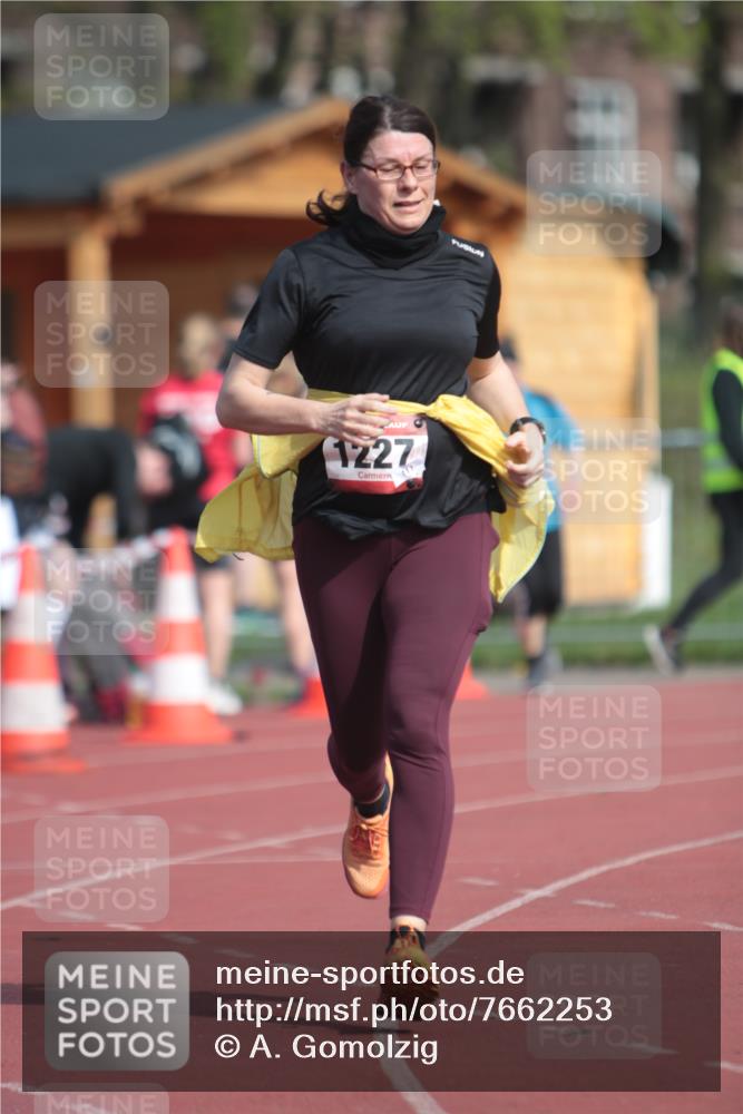 13.04.2025 - Hammer Lauf A. Gomolzig http://msf.ph/oto/7662253 13.04.2025 10:58:26 Ziel 1227 meine-sportfotos.de