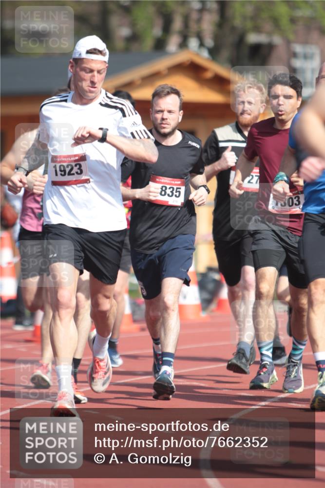 13.04.2025 - Hammer Lauf A. Gomolzig http://msf.ph/oto/7662352 13.04.2025 11:00:35 Ziel 12, 14, 18, 112, 188, 218, 221, 227, 233, 306, 312, 475, 483, 485, 492, 493, 559, 588, 601, 609, 628, 643, 654, 670, 730, 945, 950, 986, 995, 1028, 1044, 1049, 1139, 1173, 1174, 1184, 1303, 1371, 1727, 1783, 1804, 1835, 1837, 1923, 1947, 1965, 1989 meine-sportfotos.de
