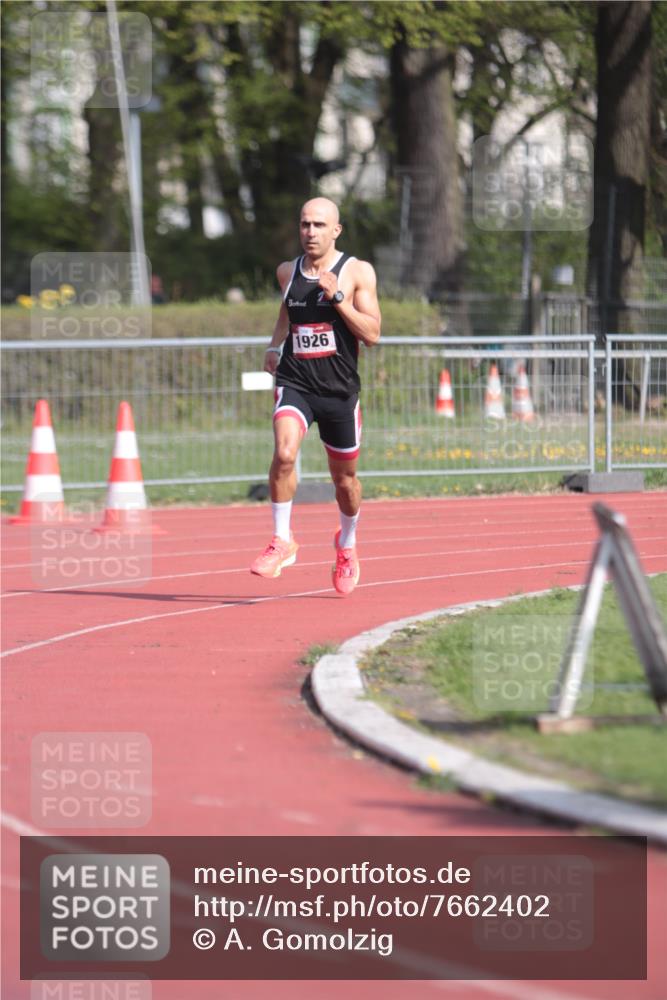 13.04.2025 - Hammer Lauf A. Gomolzig http://msf.ph/oto/7662402 13.04.2025 11:01:42 Ziel 1926 meine-sportfotos.de