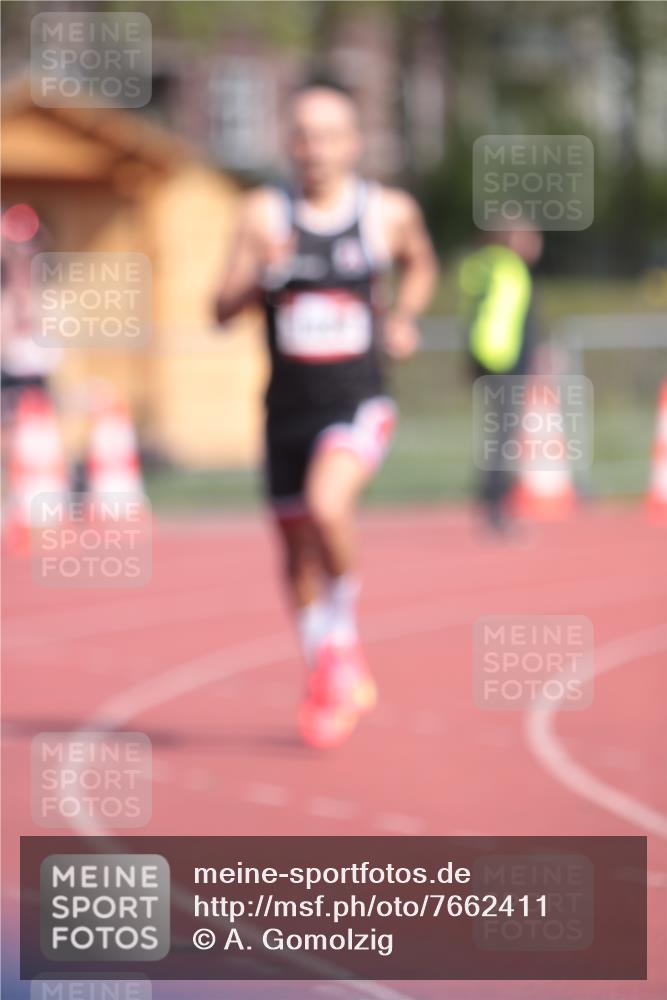 13.04.2025 - Hammer Lauf A. Gomolzig http://msf.ph/oto/7662411 13.04.2025 11:01:45 Ziel 17, 334, 481, 614, 1926, 1948 meine-sportfotos.de