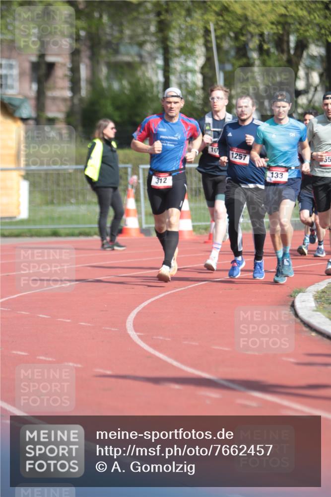 13.04.2025 - Hammer Lauf A. Gomolzig http://msf.ph/oto/7662457 13.04.2025 11:02:12 Ziel 12, 133, 233, 312, 483, 485, 492, 493, 559, 578, 995, 1028, 1044, 1257, 1303, 1727, 1835, 1923, 1965 meine-sportfotos.de