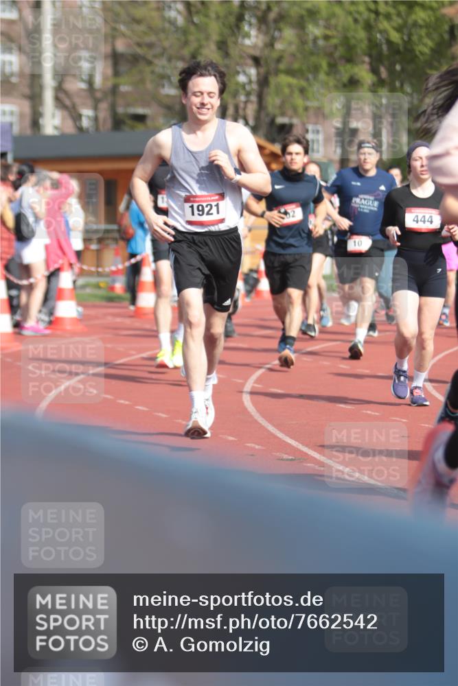 13.04.2025 - Hammer Lauf A. Gomolzig http://msf.ph/oto/7662542 13.04.2025 11:03:00 Ziel 3, 7, 10, 109, 193, 302, 444, 599, 615, 617, 669, 738, 897, 1051, 1086, 1267, 1375, 1776, 1808, 1897, 1921, 1931 meine-sportfotos.de