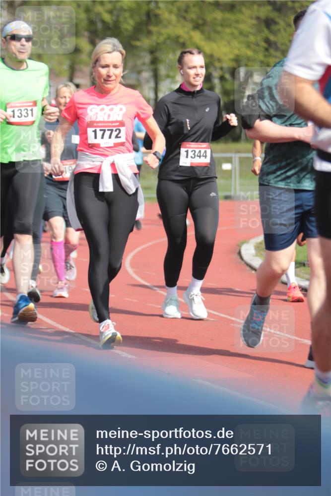 13.04.2025 - Hammer Lauf A. Gomolzig http://msf.ph/oto/7662571 13.04.2025 11:03:15 Ziel 2, 4, 17, 19, 187, 231, 251, 252, 287, 320, 334, 378, 481, 484, 502, 506, 552, 571, 572, 614, 736, 1125, 1331, 1344, 1376, 1772, 1810, 1926, 1948 meine-sportfotos.de