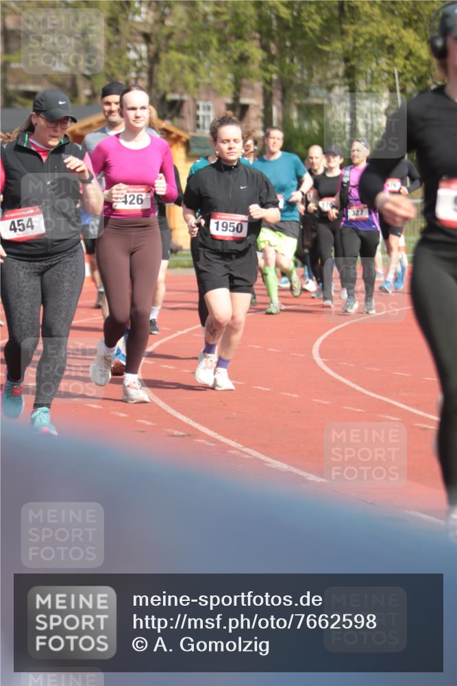 13.04.2025 - Hammer Lauf A. Gomolzig http://msf.ph/oto/7662598 13.04.2025 11:03:35 Ziel 20, 21, 172, 173, 177, 271, 327, 426, 442, 452, 454, 476, 479, 566, 633, 737, 858, 916, 1151, 1702, 1802, 1891, 1937, 1950 meine-sportfotos.de