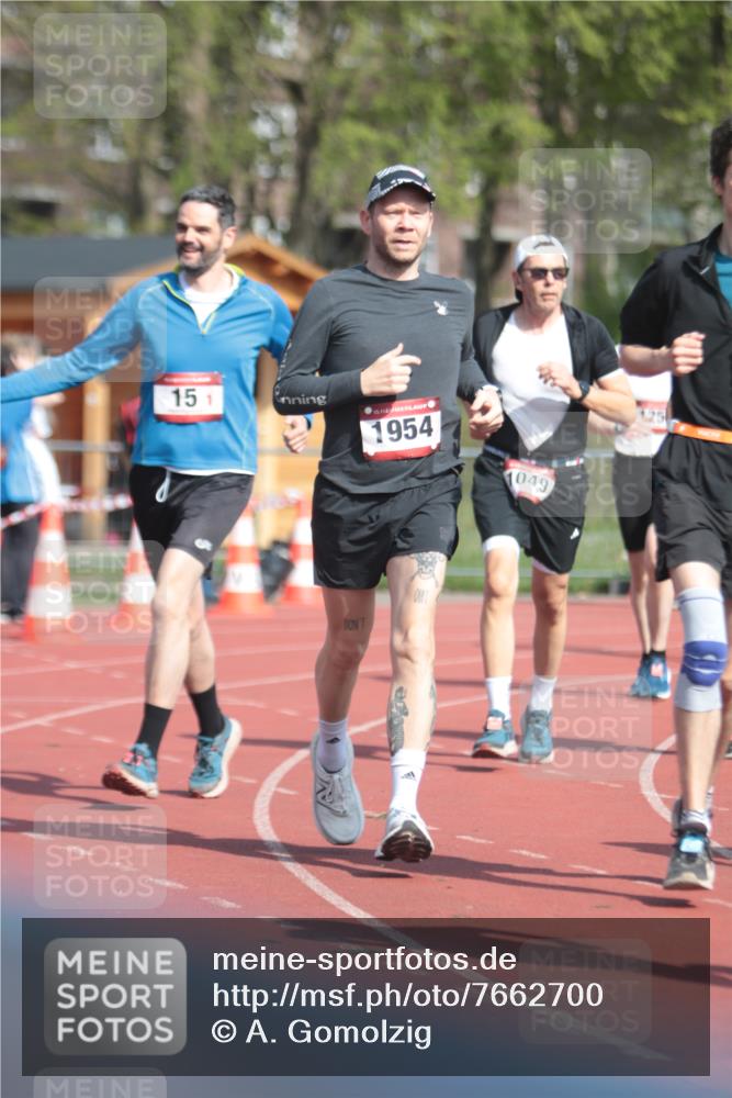 13.04.2025 - Hammer Lauf A. Gomolzig http://msf.ph/oto/7662700 13.04.2025 11:04:39 Ziel 6, 15, 221, 273, 468, 514, 874, 950, 980, 1049, 1258, 1784, 1896, 1898, 1899, 1951, 1954, 1989 meine-sportfotos.de