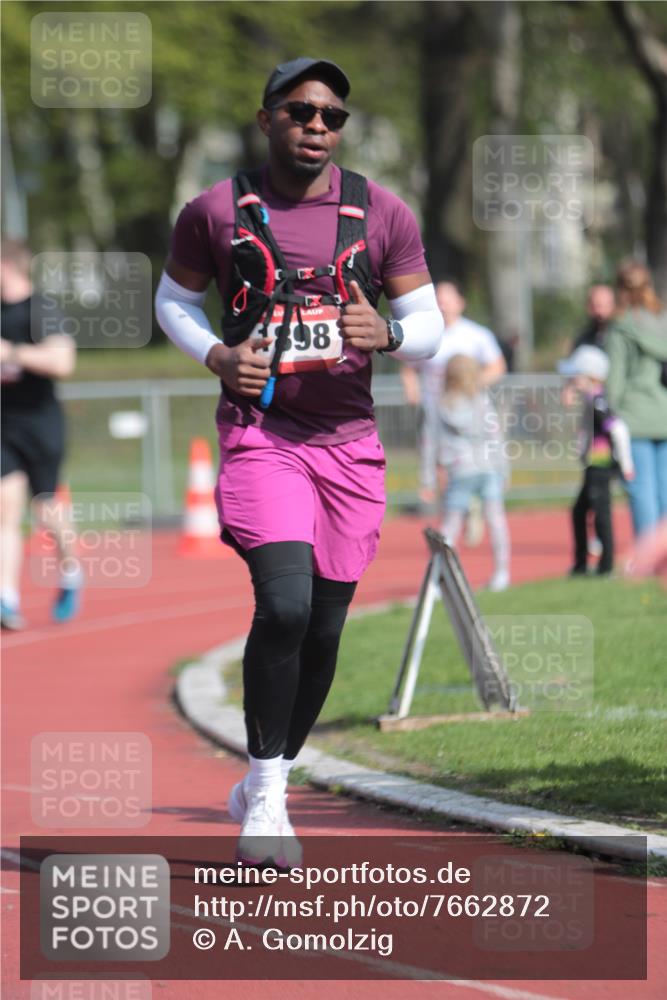13.04.2025 - Hammer Lauf A. Gomolzig http://msf.ph/oto/7662872 13.04.2025 11:06:56 Ziel 433, 434, 1898 meine-sportfotos.de