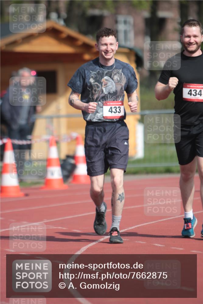 13.04.2025 - Hammer Lauf A. Gomolzig http://msf.ph/oto/7662875 13.04.2025 11:06:59 Ziel 433, 434 meine-sportfotos.de